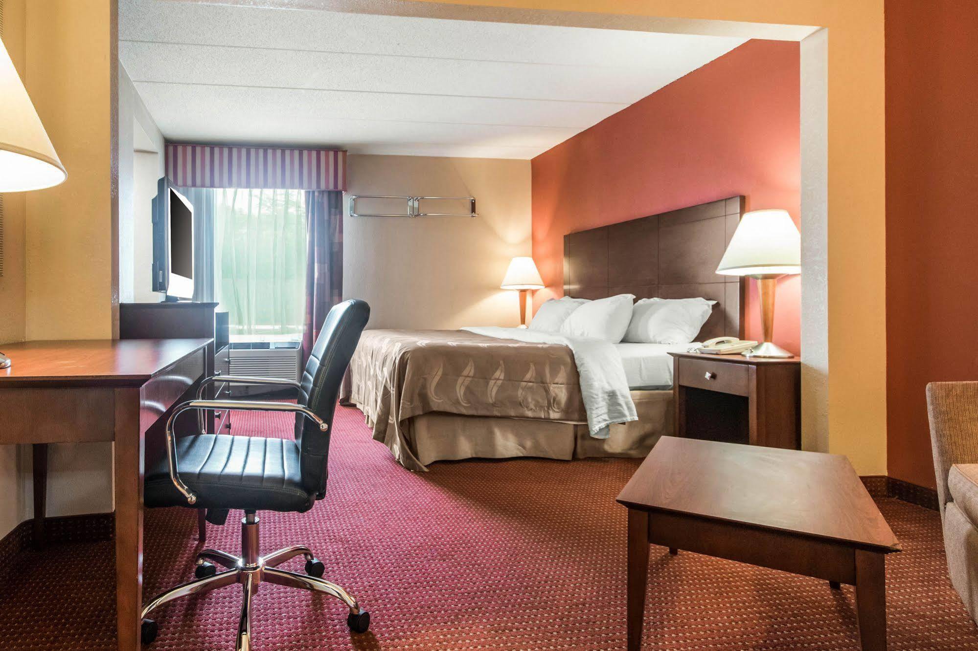 Hotel Quality & Lawrenceburg