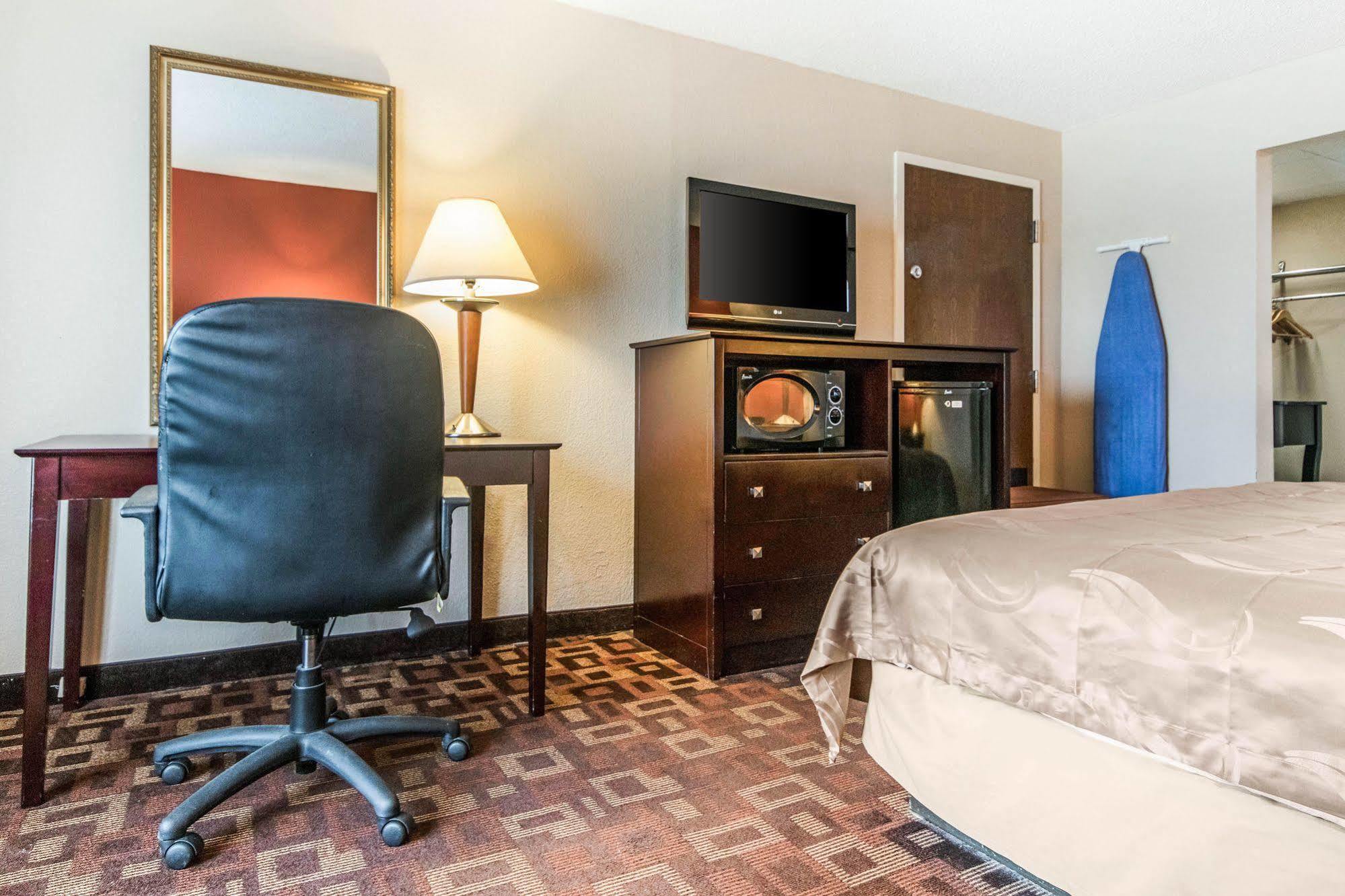 Hotel Quality & Lawrenceburg